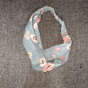 2/10 Floral twist headband